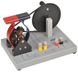 Hand cranked motor/generator